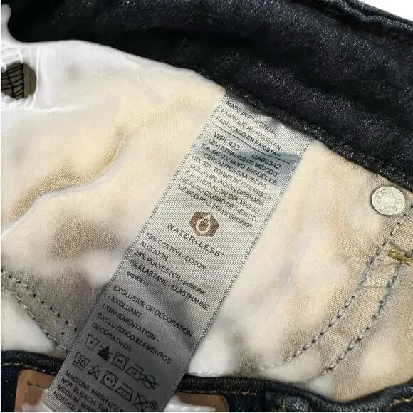 Levi Strauss Signature Womens 6M 28x32 Boot Cut Mid Rise Blue Dark Wash Denim - Picture 5 of 12